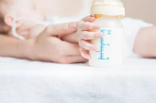 Lait de croissance ou lait de vache demi-écrémé ?